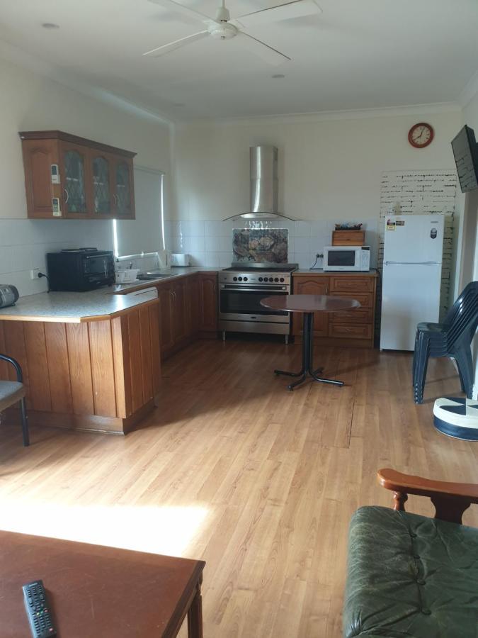 Newell Hwy Caravan Park Parkes Esterno foto