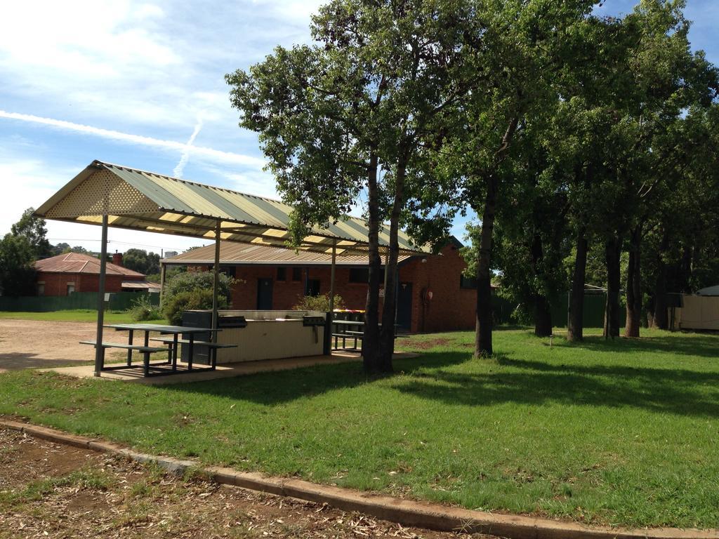 Newell Hwy Caravan Park Parkes Esterno foto